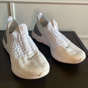 Nike React Phantom Run Flyknit 2 White / Metallic Running Shoe Size 10 women’s